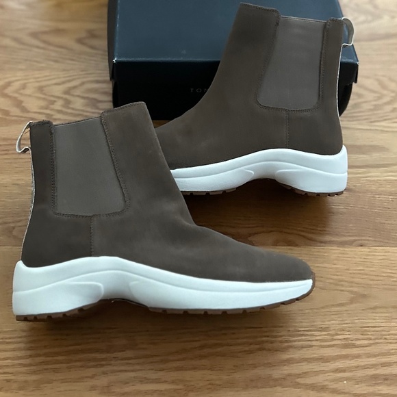 Lauren Ralph Lauren NWT Rylee Suede Slip On Sneaker Boot (8) - Picture 1 of 16